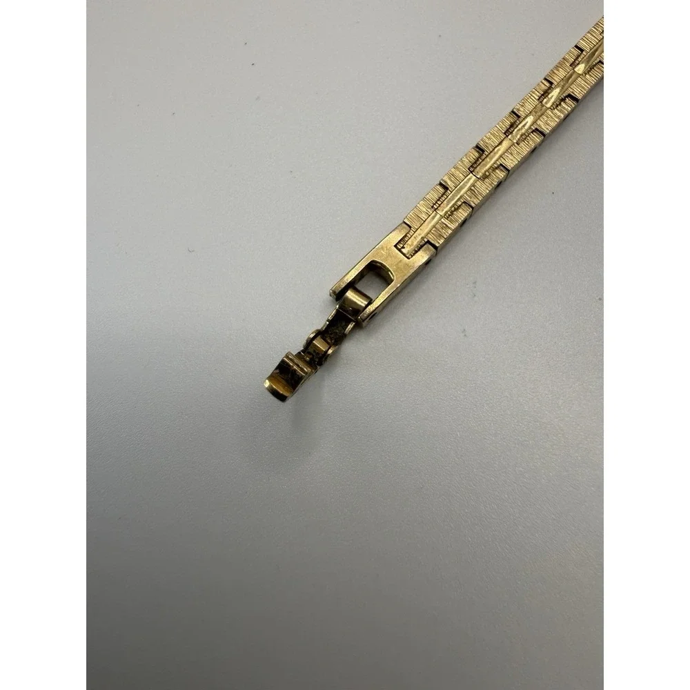 Vtg Helbros Women Gold‎ Tone Heart Shape Quartz Watch